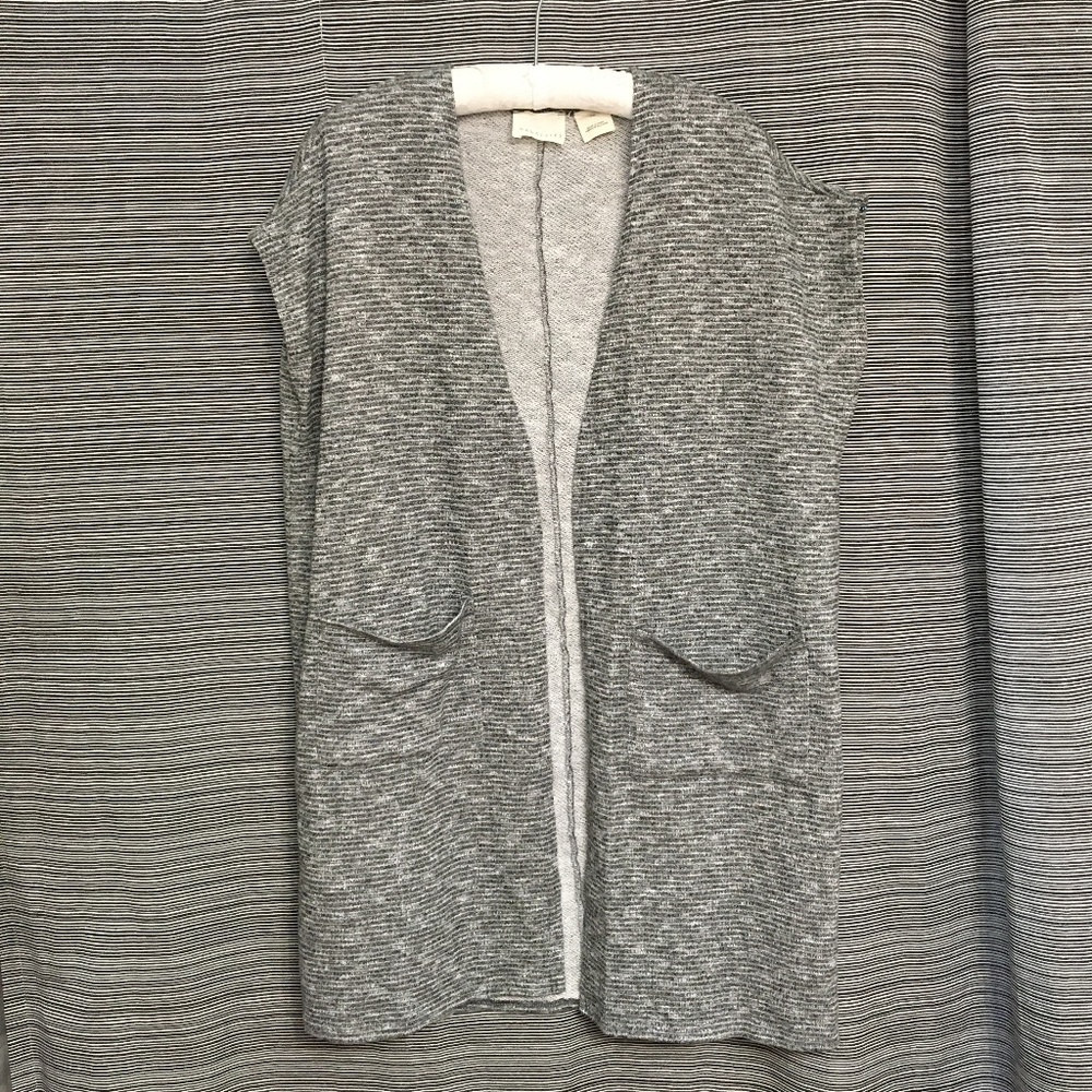 Nanavatee Heather Grey Sleeveless Cardigan in Size L/XL